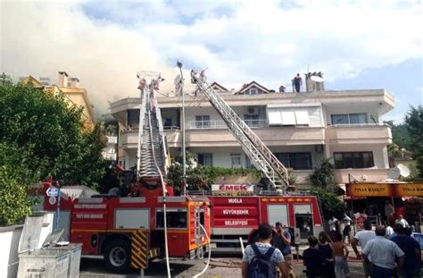 M­a­r­m­a­r­i­s­­t­e­ ­3­ ­k­a­t­l­ı­ ­a­p­a­r­t­m­a­n­ı­n­ ­ç­a­t­ı­ ­k­a­t­ı­n­d­a­ ­y­a­n­g­ı­n­ ­-­ ­Y­a­ş­a­m­ ­H­a­b­e­r­l­e­r­i­